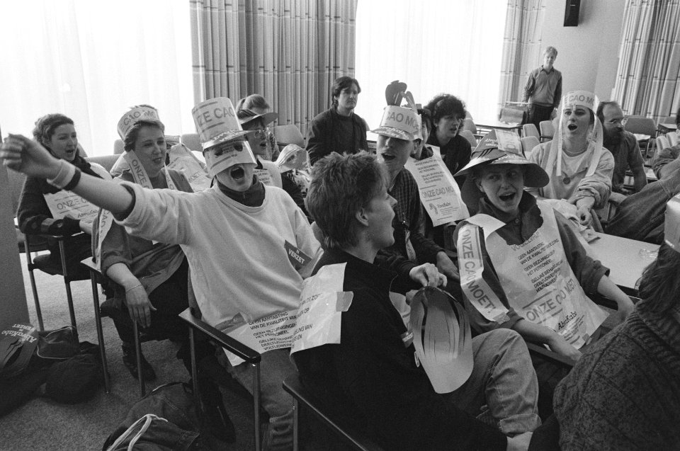 Actie_werknemers_dagverblijven_gehandicapten_voor_een_cao,_Bestanddeelnr_933-9582