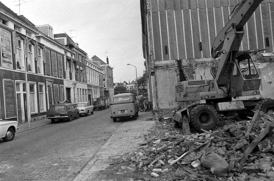 Actie_van_bewoners_Schilderswijk_Den_Haag_voor_betere_en_betaalbare_woningen,_Bestanddeelnr_925-0574