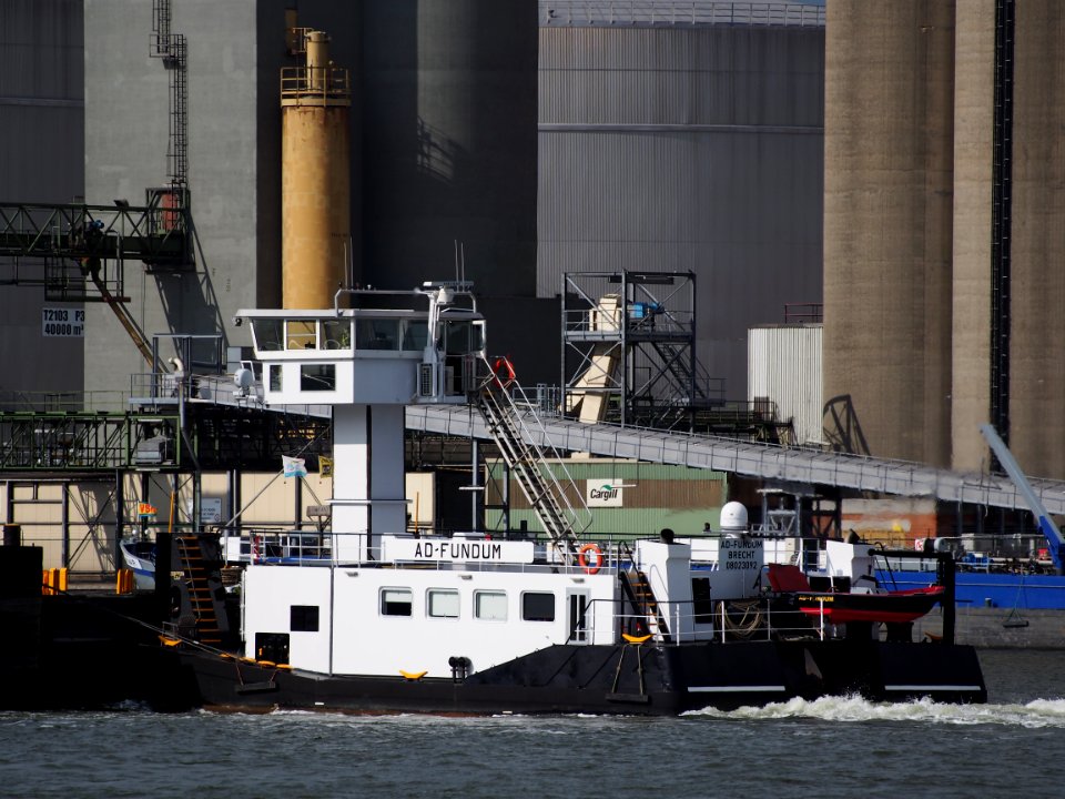 Ad-Fundum_-_ENI_08023092,_Port_of_Antwerp_pic2