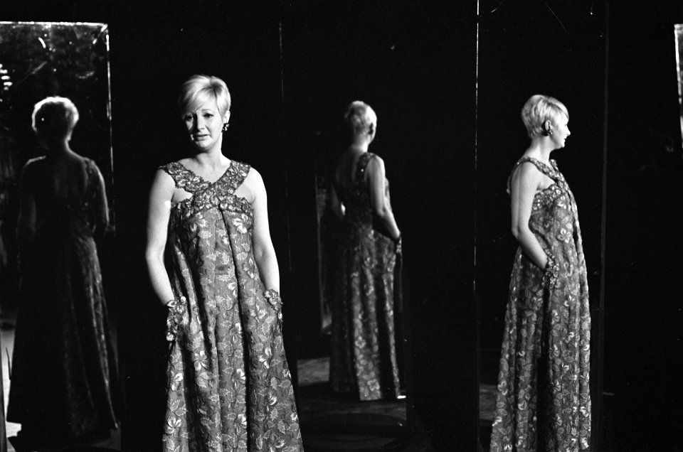 Adèle_Bloemendaal_in_TV-show_9_februari_aanstaande,_Bestanddeelnr_920-9593