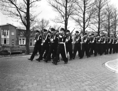 Adelborstenmars_door_Den_Helder,_Bestanddeelnr_909-1825