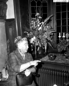 Actrice_Aaf_Bouber_tijdens_een_gesprek_met_omroepster_Elles_Berger_voor_een_tele,_Bestanddeelnr_918-5414
