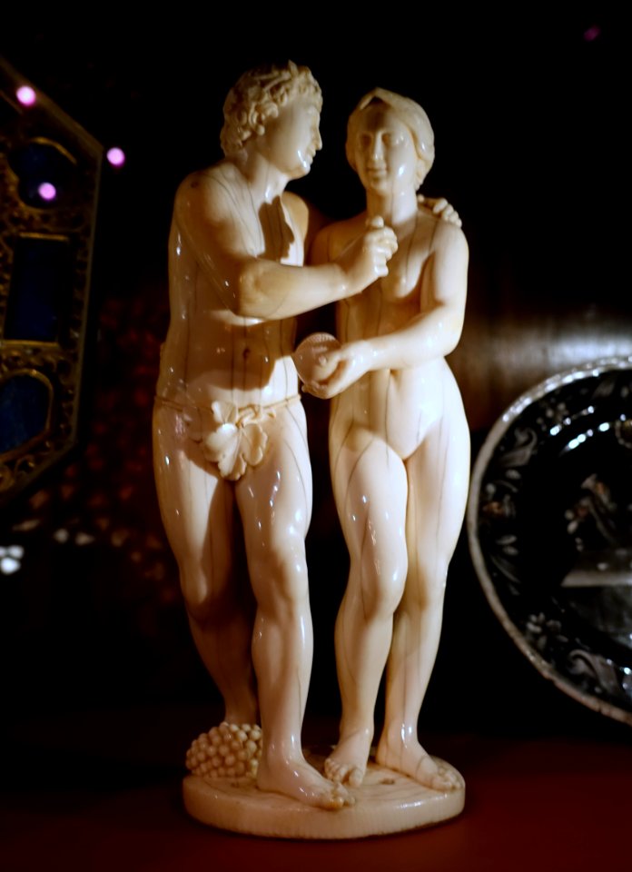 Adam_and_Eve,_ivory_-_Old_Master_Drawings_Cabinet,_Chatsworth_House_-_Derbyshire,_England_-_DSC03249