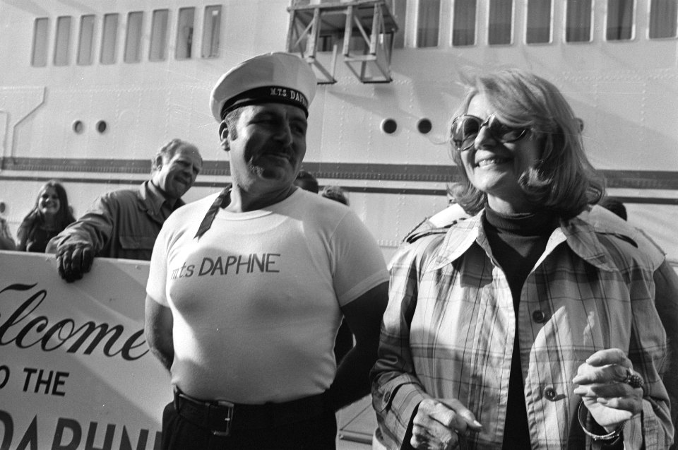 Actrice_Rita_Hayworth_vertrekt_met_Grieks_cruiseschip_Daphne_uit_Amsterdam,_Bestanddeelnr_928-6398