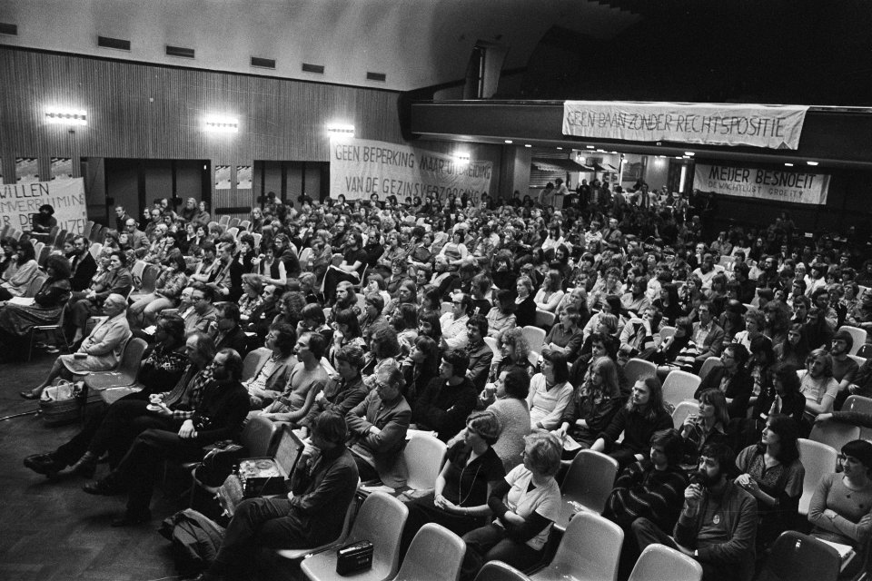 Actiegroepen_uit_gezondheidszorg_bijeen_in_Krasnapolsky,_Amsterdam,_Bestanddeelnr_929-1759