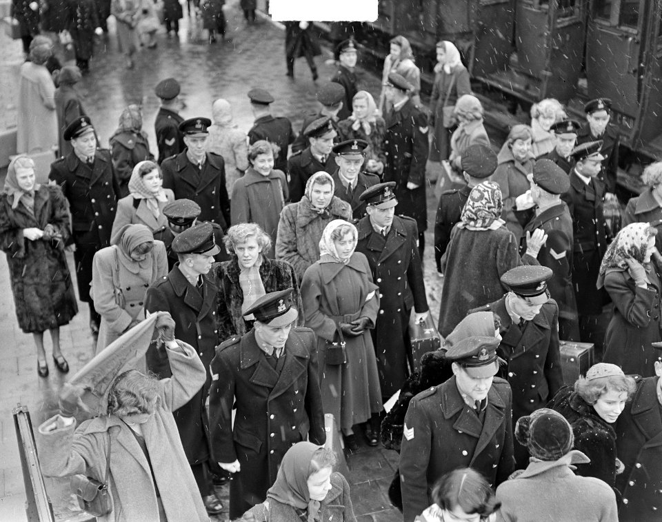 Adelborsten_Assaut_aankomst_Feeentrein_Den_Helder,_Bestanddeelnr_904-3439