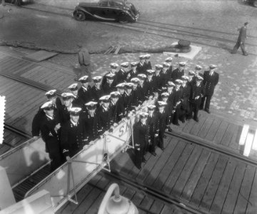 Adelborsten_naar_Engeland_voor_opleiding,_Bestanddeelnr_904-7443