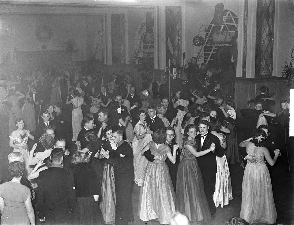 Adelborsten_Assaut_feest_Den_Helder,_Bestanddeelnr_904-3493