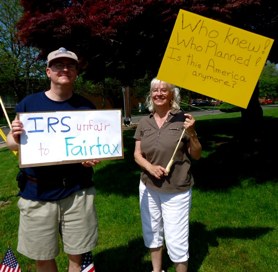 Activists_protesting_IRS_partisanship_in_Mountainside_NJ_May_2013