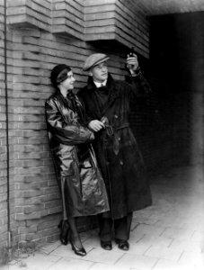 Actrice_en_fotomodel_Cissy_van_Bennekom_poseert_met_fotomodel_Grummels_bij_het_A,_Bestanddeelnr_252-0498