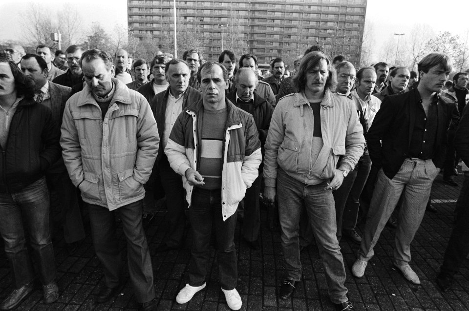 Actieweek_FNV_tegen_het_kabinetsbeleid_24-uursstaking_bij_4_Rotterdamse_graanove,_Bestanddeelnr_933-1529