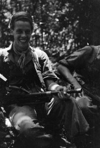 Actie_in_de_richting_van_Gading,_Plajen_en_Wonosari._De_infanterie_rukte_'s_nach,_Bestanddeelnr_109