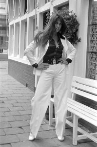 Actrice Caroline Munro in Amsterdam nav premiere van de film The Golden Voy…, Bestanddeelnr 927-3582