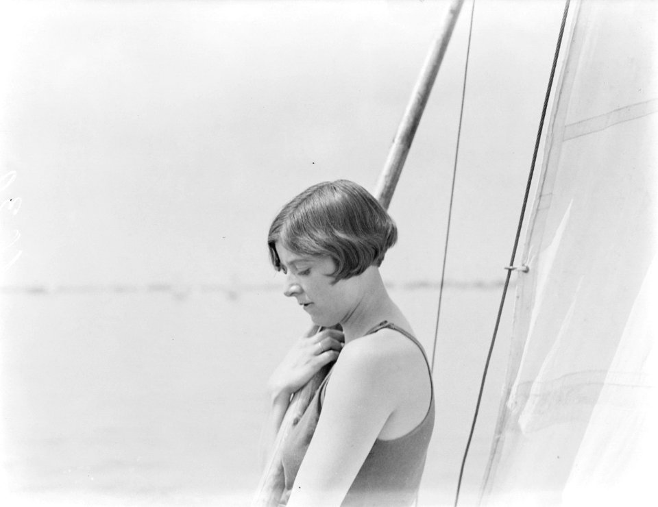 Actrice en model Cissy van Bennekom op een zeilboot op de Loosdrechtse Plassen, Bestanddeelnr 252-0569