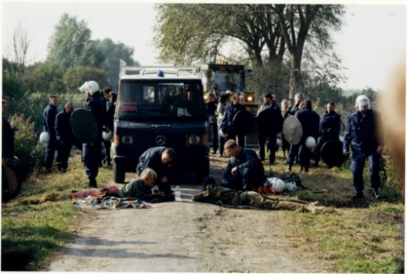 Actievoerders, met een arm vergrendeld in het wegdek, blokkeren de oprukkende Mobiele Eenheid tijdens de ontruiming van Ruigoord. NL-HlmNHA 54037155 photo