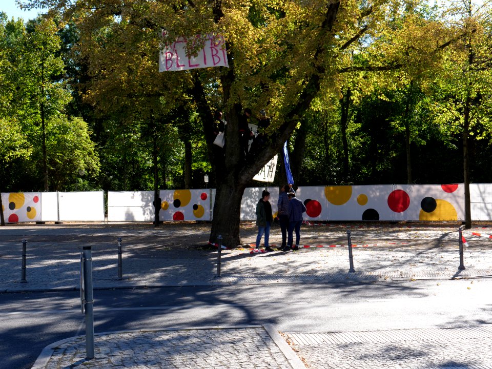 Activists on a tree next to the Reichtstag building 04 photo