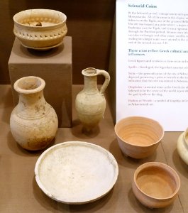 Achaemenid pottery - Oriental Institute Museum, University of Chicago - DSC07045
