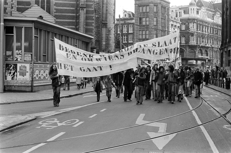 Actiegroepen uit Nieuwmarktbuurt demonstreren tegen sloop Amsterdam demonstrant, Bestanddeelnr 927-7872