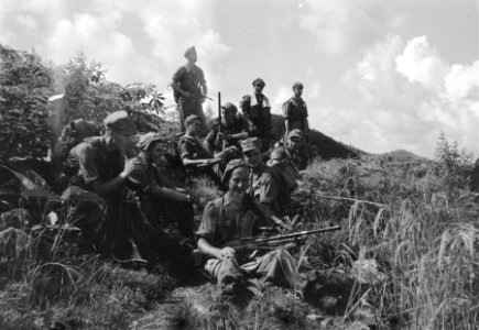 Actie in de richting van Gading, Plajen en Wonosari. De infanterie rukte s nach, Bestanddeelnr 121