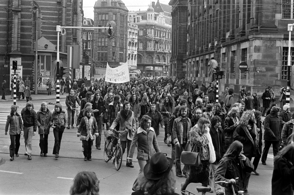 Actiegroepen uit Nieuwmarktbuurt demonstreren tegen sloop Amsterdam overzicht d, Bestanddeelnr 927-7869