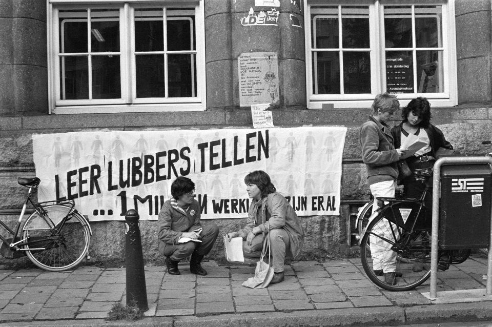 Actie Leer Lubbers tellen bij Arbeidsbureau in Amsterdam door vrouwen, Bestanddeelnr 933-0945