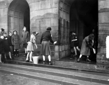 Actie Heitje voor een Karweitje schoonmaak Paleis, Bestanddeelnr 907-6762
