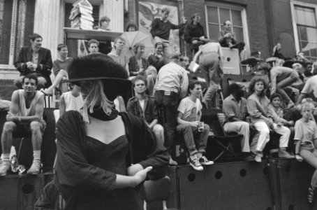 Actie bewoners Algemeen Handelsbladgebouw tegen dreigen ontruiming 22 augustus 1987, Bestanddeelnr 934-0559