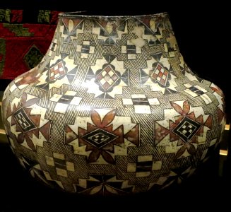 Acoma jar, 1885-1910, Heard Museum photo