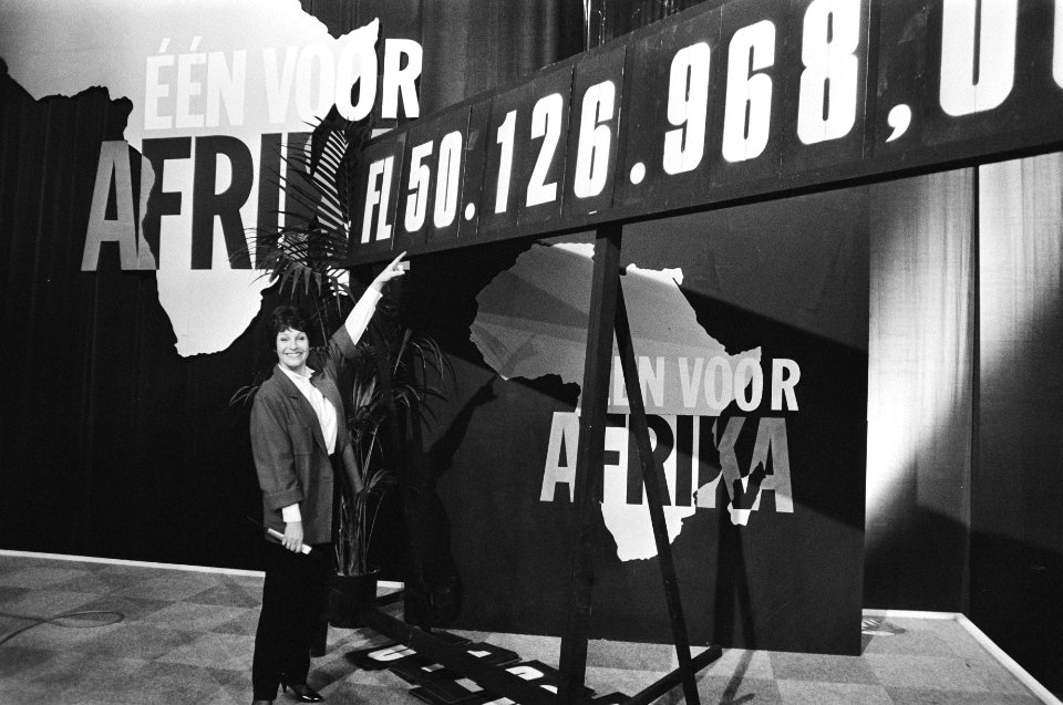 Actie Een voor Afrika gisteravond beeindigd met een stand van over de 50 miljo, Bestanddeelnr 933-1628