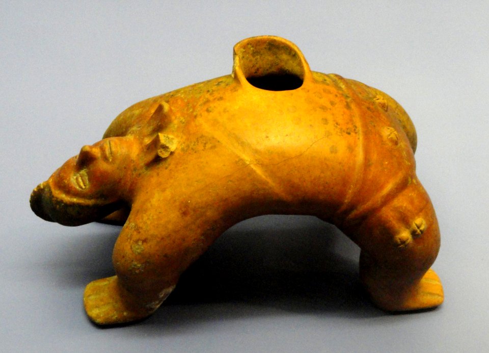 Acrobat, Colima - Mesoamerican objects in the American Museum of Natural History - DSC06018