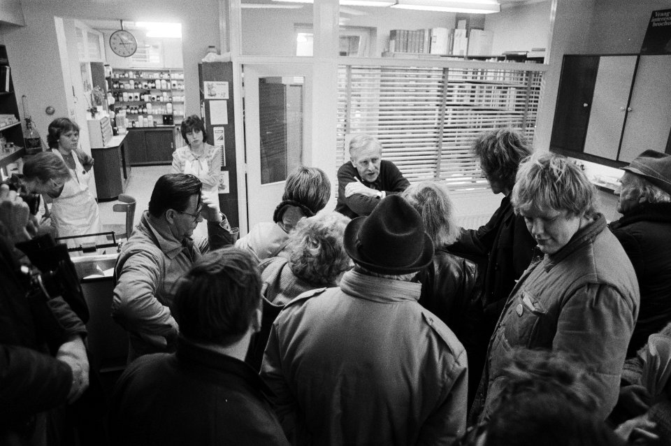 Actie in apotheek Giltay in Amsterdam, Bestanddeelnr 932-4859