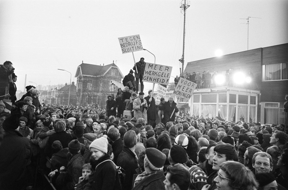 Actie Noodklok Oost-Groningen. 28 Kamerleden in Winschoten, Oost-Groningen, vo, Bestanddeelnr 924-1722
