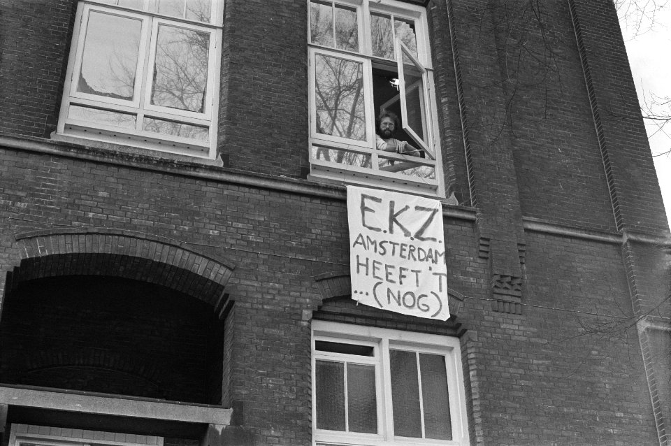 Actie behoud het Emma Kinderziekenhuis van ziekenhuispersoneel een van de span, Bestanddeelnr 933-2618