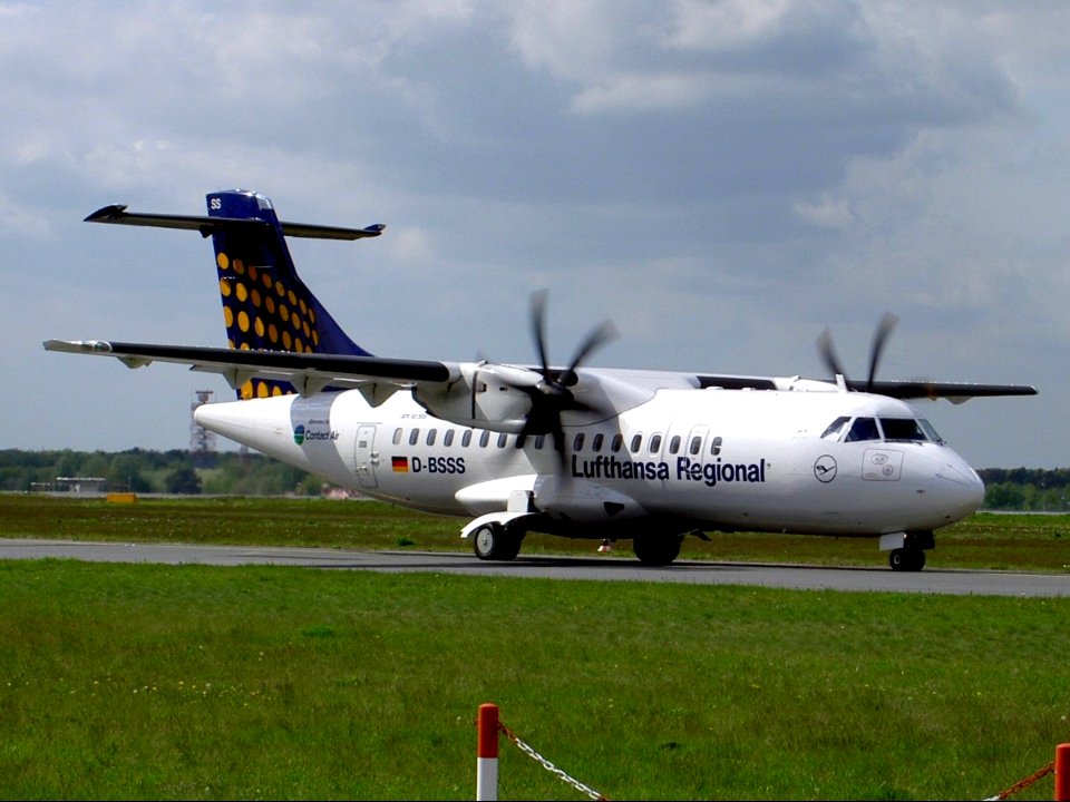Aerospatiale Alenia ATR 42-500 Contact Air D-BSSS at Berlin Tegel (TXL - EDDT), 05 May 2005