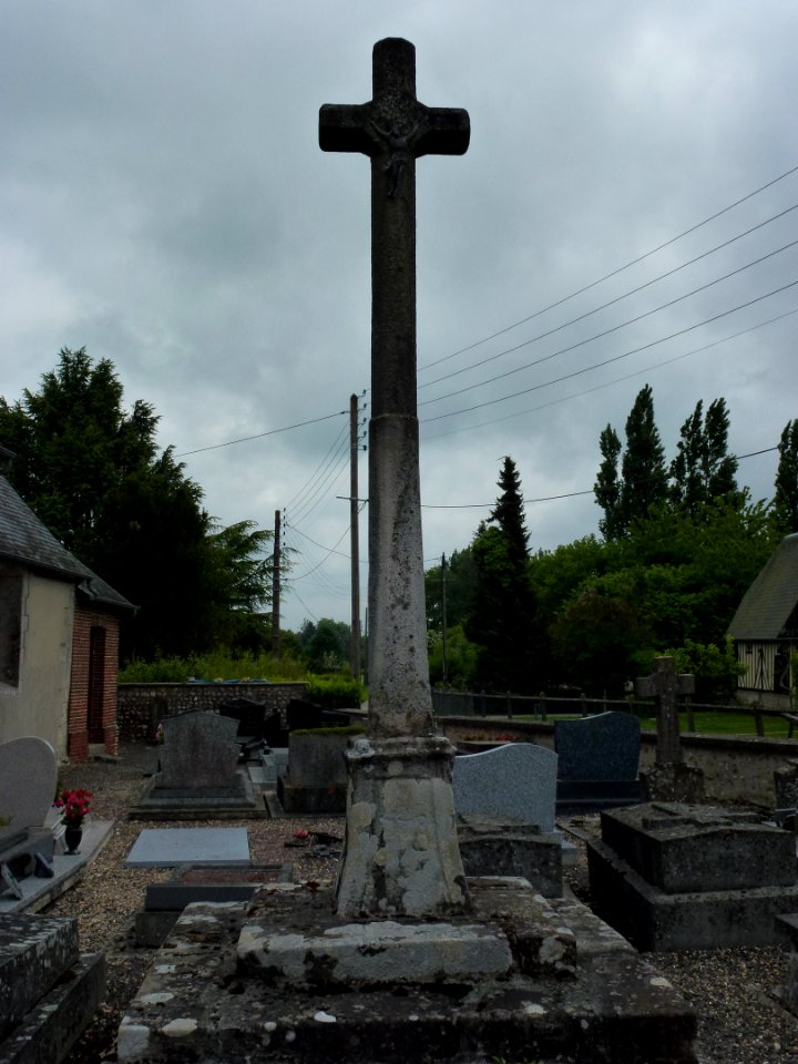 Aclou (Eure, Fr) croix de cimetière