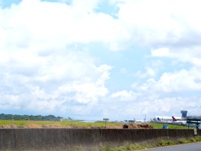 Aeropuerto Juan Santamaria desde la carretera panamericana San Jose Costa Rica