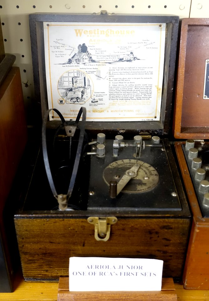 Aeriola Junior receiver, Westinghouse and Radio Corporation of America - New England Wireless & Steam Museum - East Greenwich, RI - DSC06663