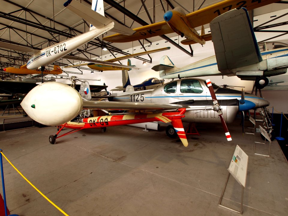 Aerotaxi Let L-200 Morava pic5