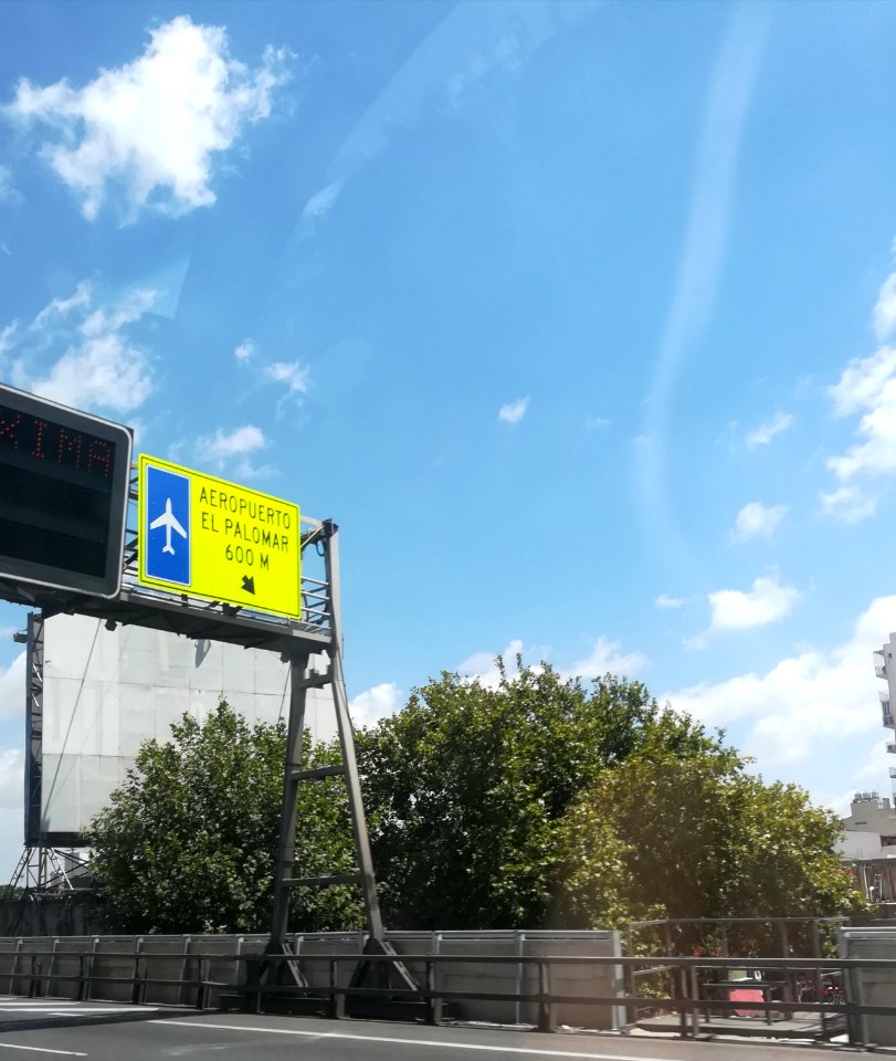 Aeropuerto El Palomar señalética AU25
