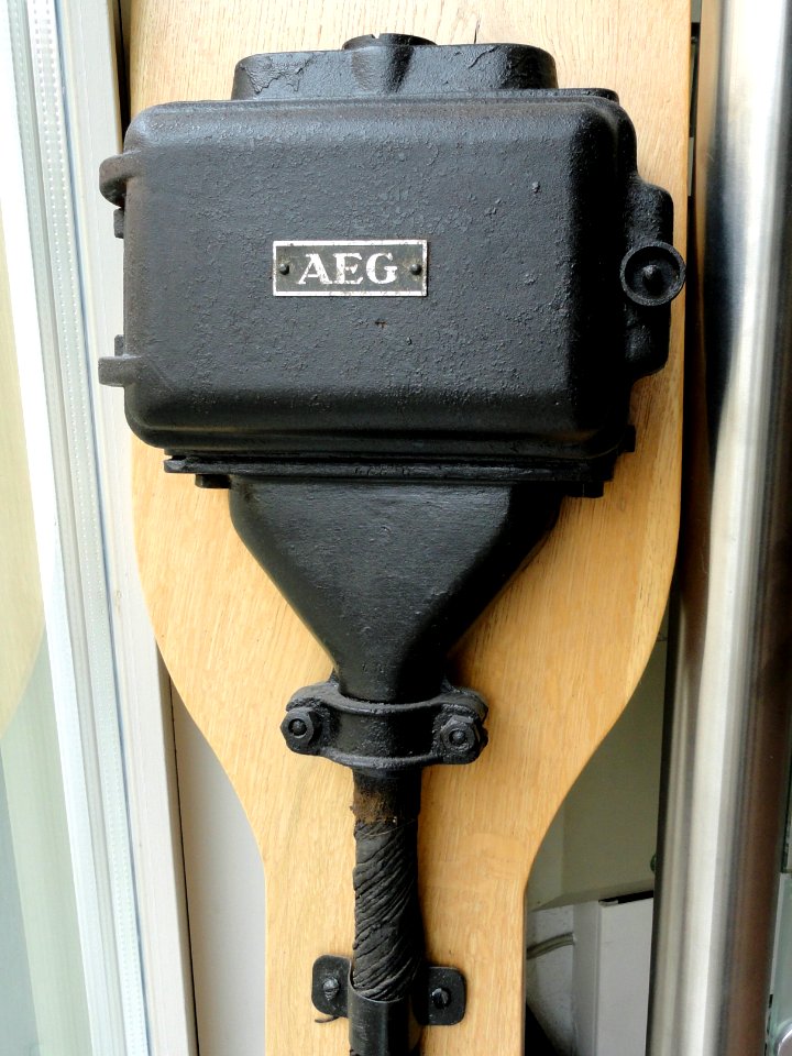 AEG connection box