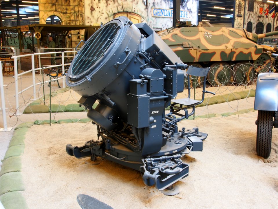 AEG search light pic3