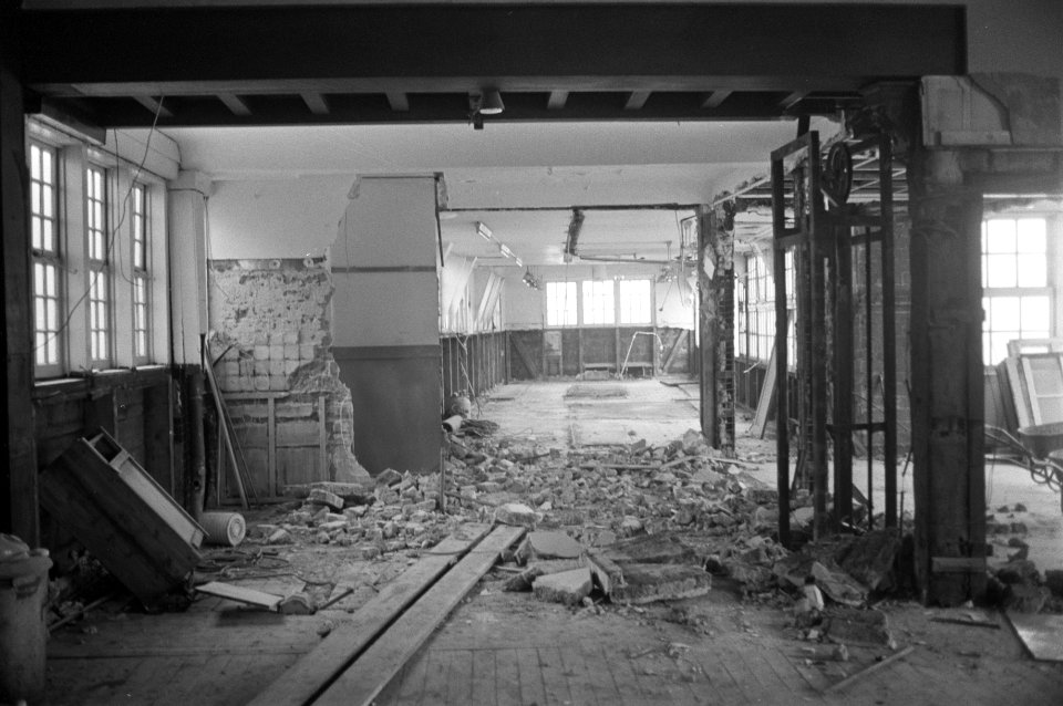 Afbraak Noord Zuidhollands koffiehuis bij Centraal Station te Amsterdam, interie, Bestanddeelnr 925-3272