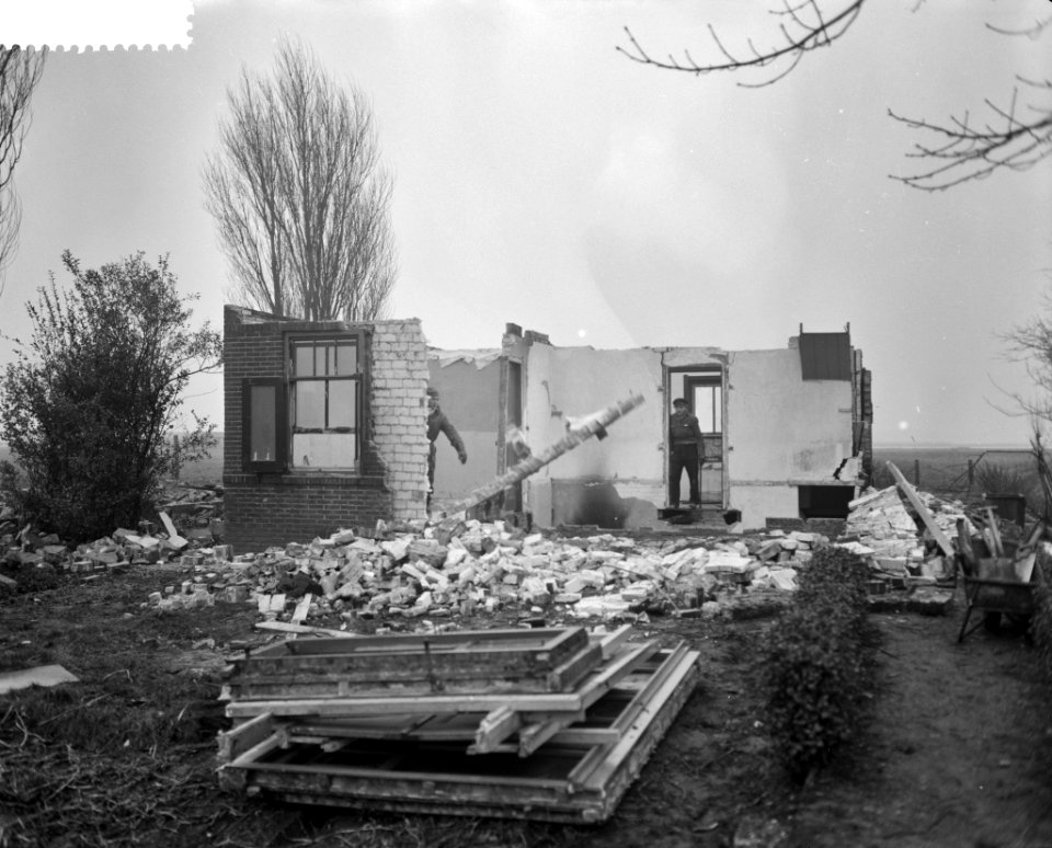 Afbraak dorp Rijk in de Haarlemmermeer ivm startbaan voor straalvliegtuigen, Bestanddeelnr 910-8789