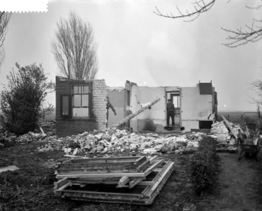 Afbraak dorp Rijk in de Haarlemmermeer ivm startbaan voor straalvliegtuigen, Bestanddeelnr 910-8789