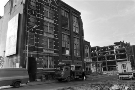 Afbraak huizen in Zwanenbrugstraat bij Waterlooplein, Bestanddeelnr 929-4307
