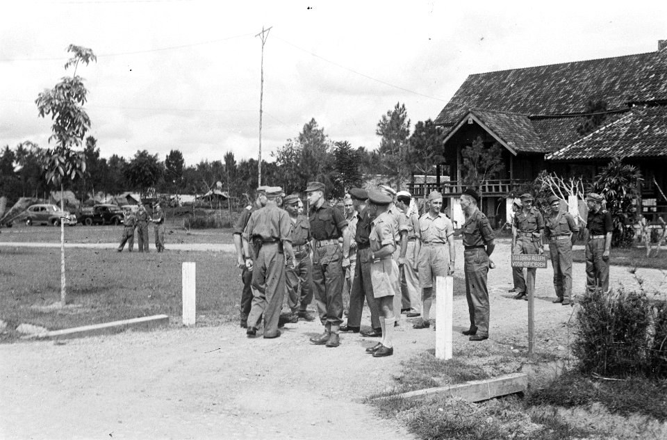 Afdeling Veld Artillerie KNIL Een groep officieren van diverse onderdelen tijd…, Bestanddeelnr 5952