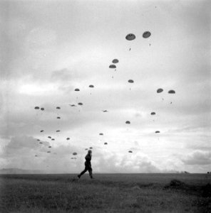 AF107 parachutisten, Bestanddeelnr 901-2467
