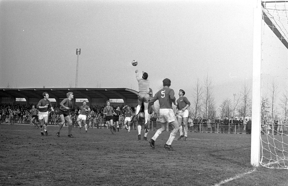 AFC tegen Stormvogels 0-0 AFC aanval, Bestanddeelnr 922-3222