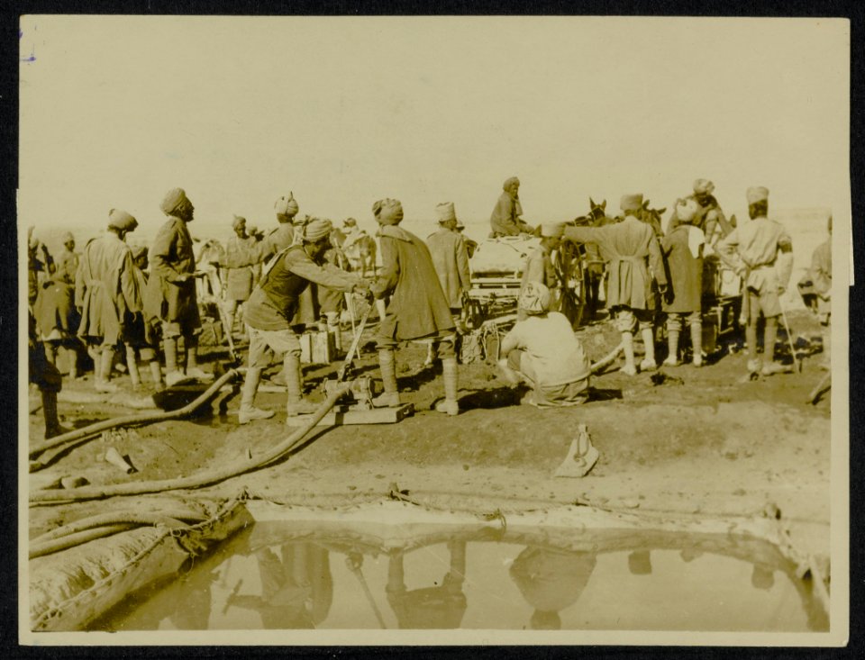 Advanced tanks of chlorinated water., Bestanddeelnr 158-1519