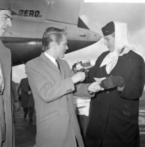 Adam Faith op Schiphol voor optreden Rudy Carrellshow, Bestanddeelnr 915-0060